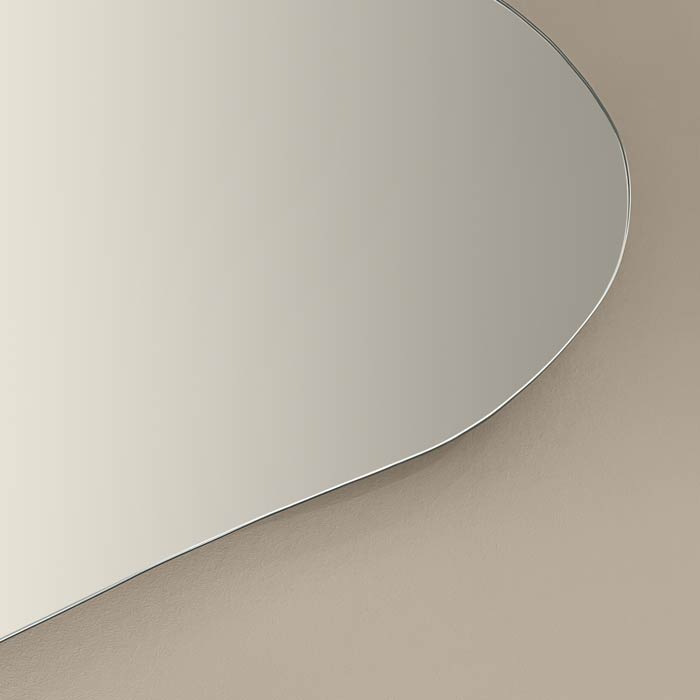 Starannie wykończona krawędź lustra Plama no.1, GieraDesign