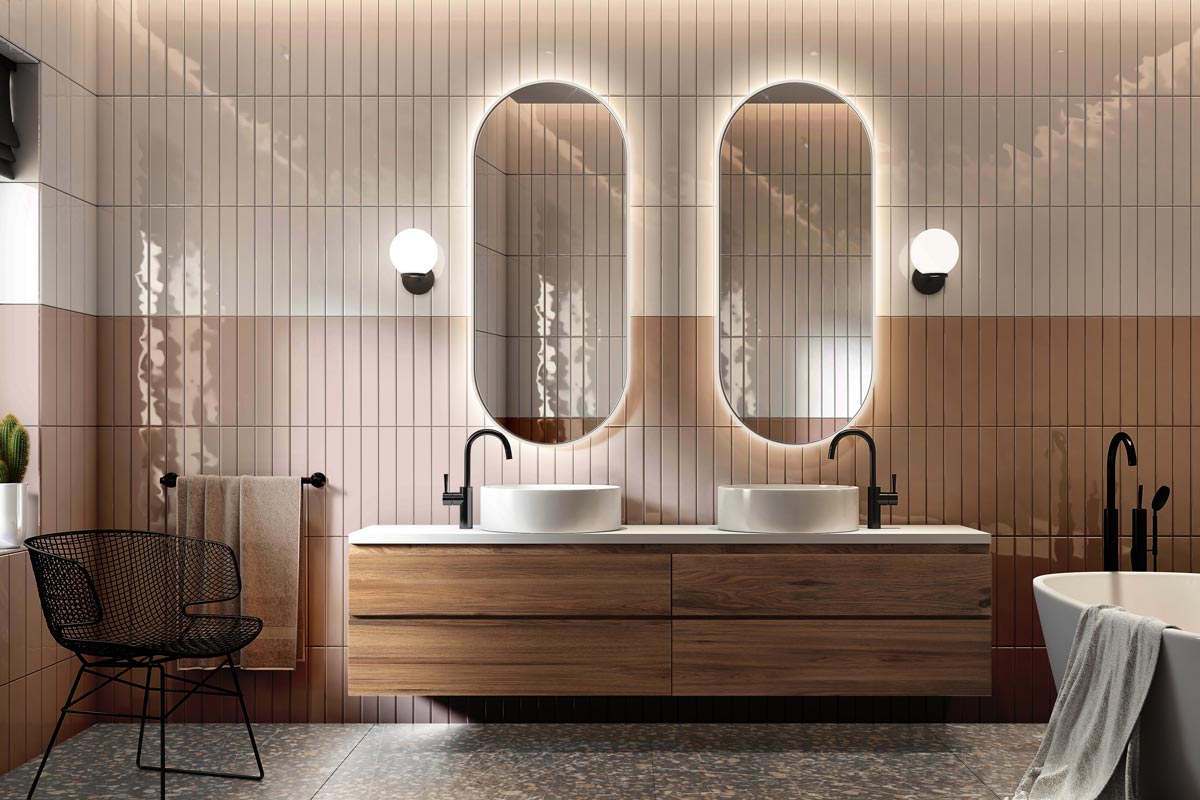 Lustra łazienkowe owalne Ambient Slim w białych ramach w nowoczesnej, przestronnej łazience z wanną. Białe prostokątne płytki, podłoga z szarego lastryko, naturalne światło z okna.
